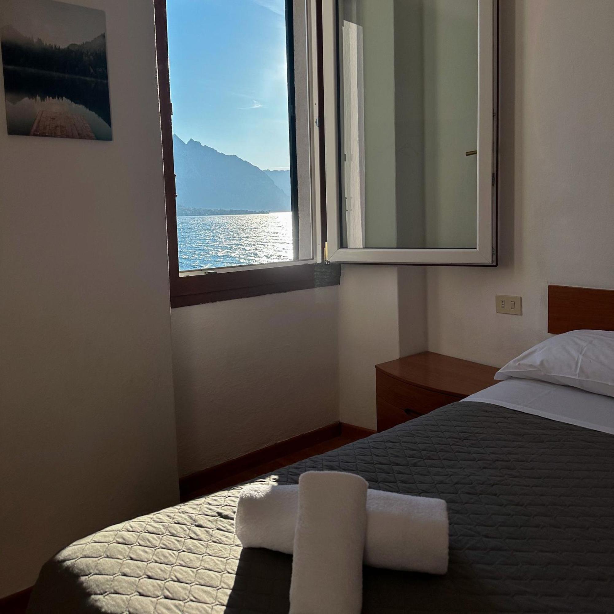 Renzo E Lucia Lake View Apartment Oliveto Lario Rum bild