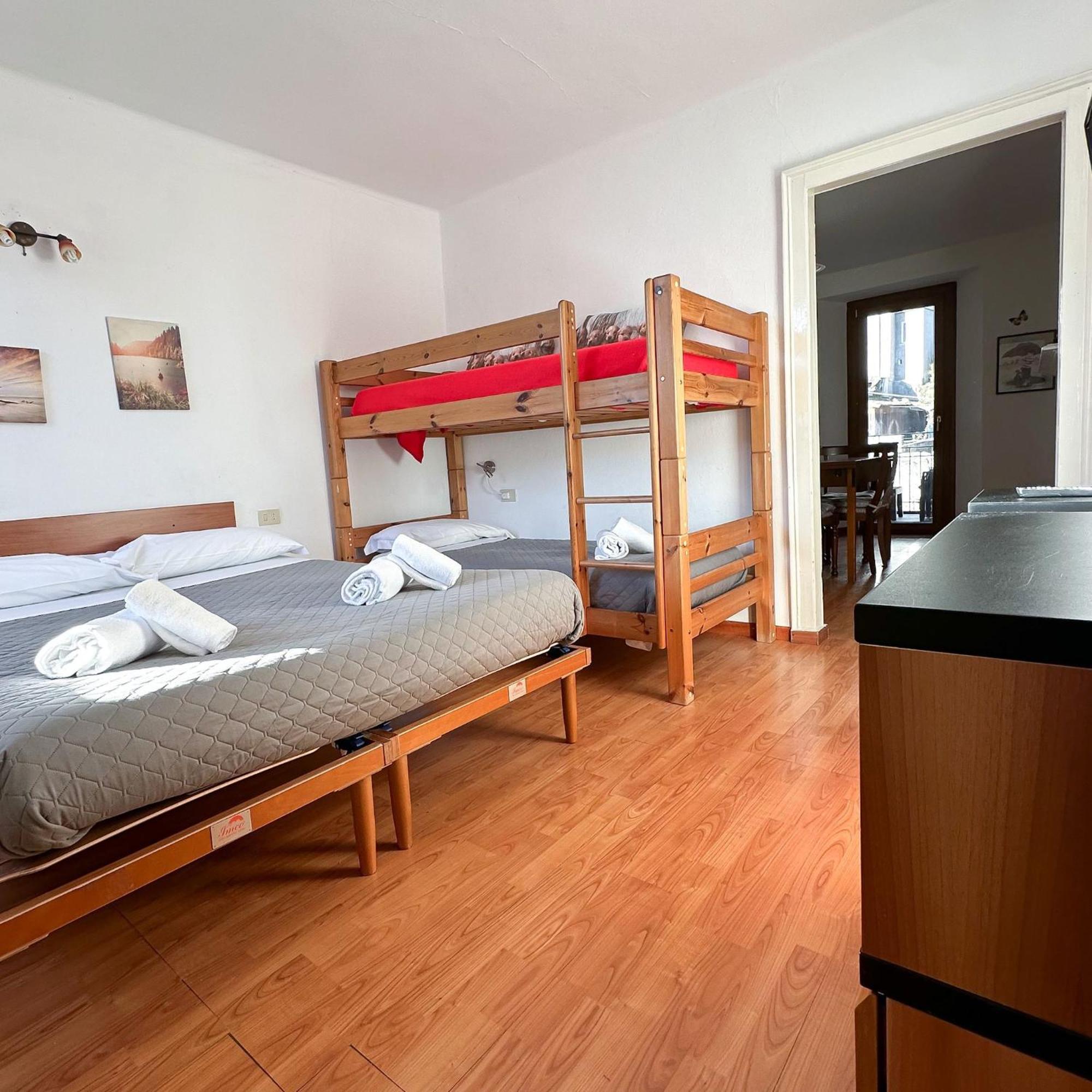 Renzo E Lucia Lake View Apartment Oliveto Lario Rum bild